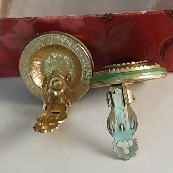 Vintage Green Glass Rivoli Clip Earrings - Picture 3 of 6